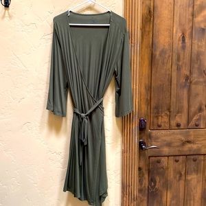 Caden lane maternity robe.